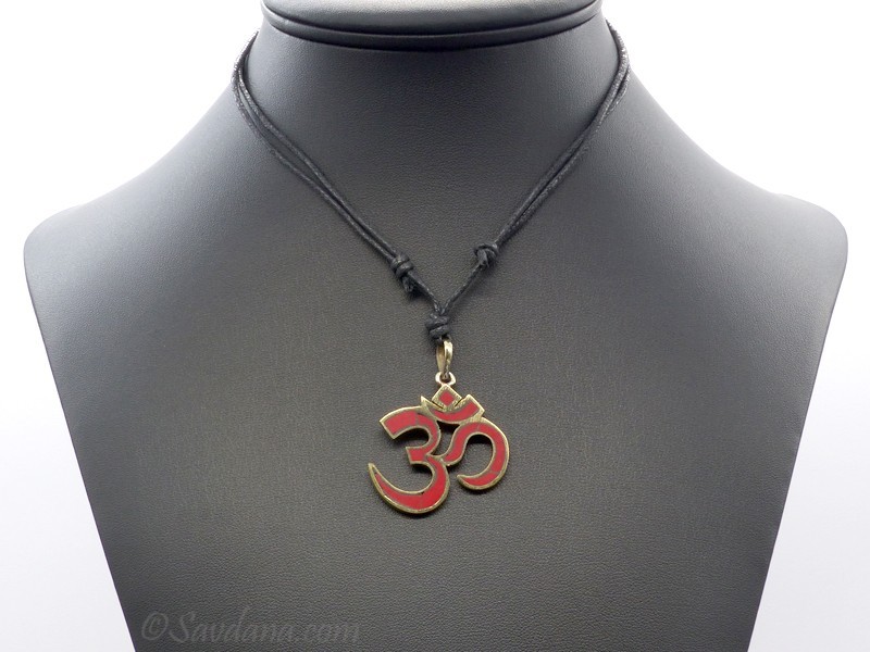CD137 Collier Tibétain Om