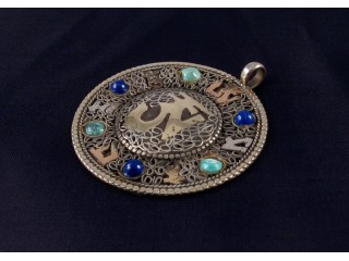 P08 Pendentif Tibétain Mantra Om