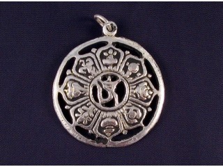 P18 Pendentif Tibétain Om Signes Auspicieux