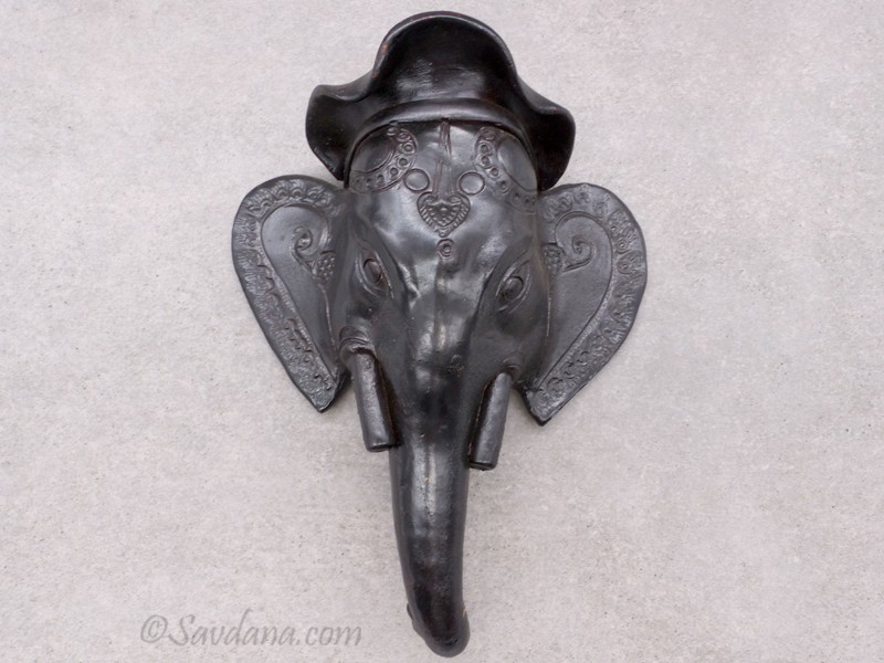 TC57 Tête d'éléphant en terre cuite, Jardinière Murale