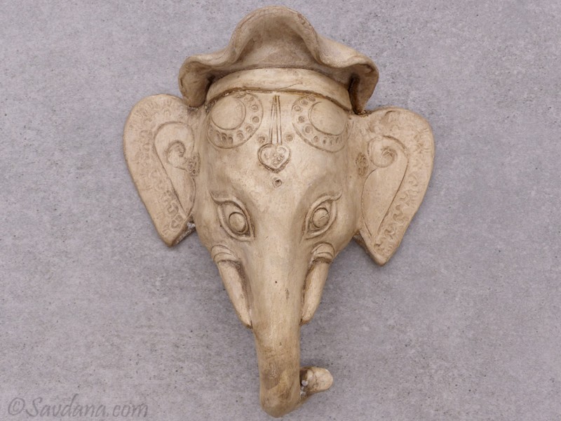 TC61 Tête d'éléphant en terre cuite