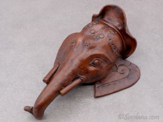 TC62 Tête d'éléphant en terre cuite