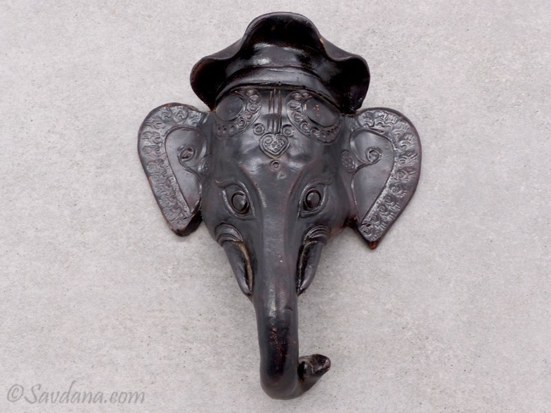 TC63 Tête d'éléphant en terre cuite