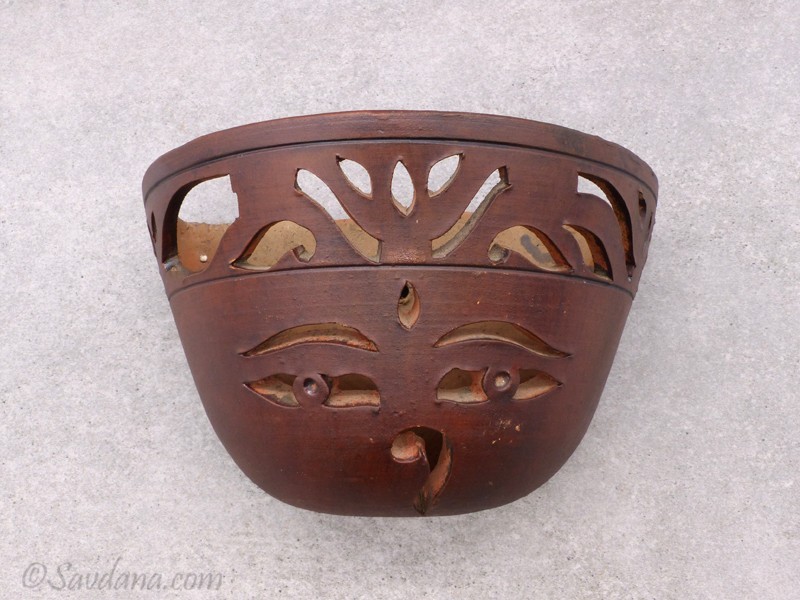 TCC81 Pot Yeux de Bouddha en terre cuite