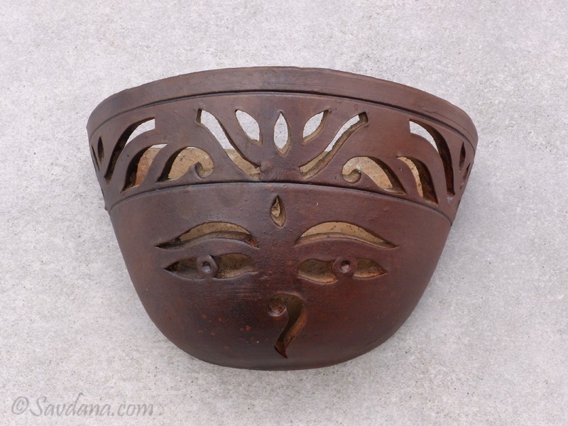 TCC81 Pot Yeux de Bouddha en terre cuite
