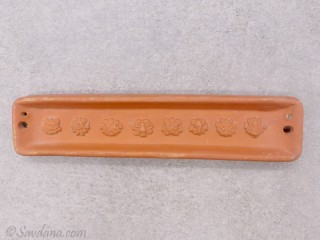 TCC99 Brûle Encens Signes Auspicieux en Terre Cuite