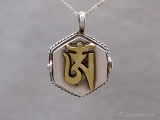 PA588 Pendentif Amulette Ghau Argent Massif Om