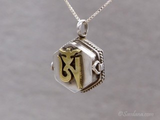 PA588 Pendentif Amulette Ghau Argent Massif Om