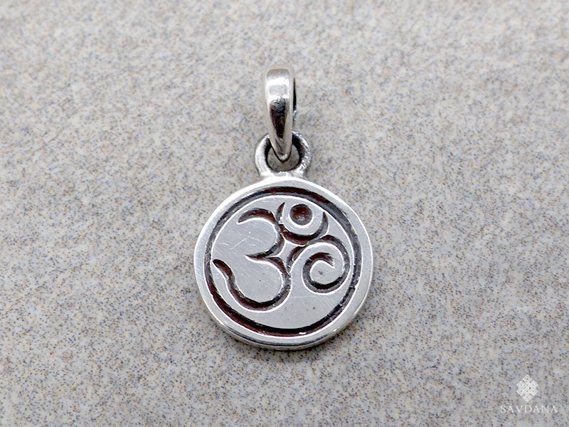 PA612 Pendentif ou Charme Argent Massif Om