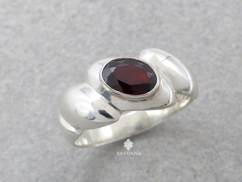 BA309 Bague Argent Massif Grenat. Taille 58