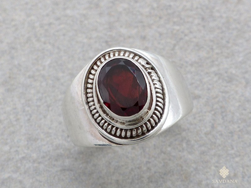 BA330 Bague Argent Massif Grenat. Taille 58