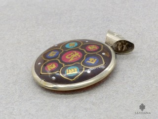 P73 Pendentif Tibétain Om Mantra Yeux de Bouddha Noeud Sans Fin