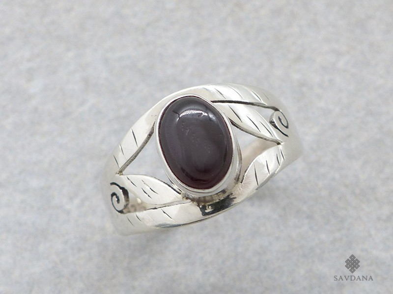 BA376 Bague Argent Massif Grenat. Taille 57
