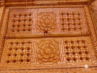 Div99 Porte Népalaise Traditionnelle
