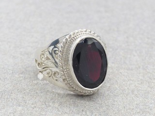 BA428 Bague Argent Massif Grenat. Taille 58