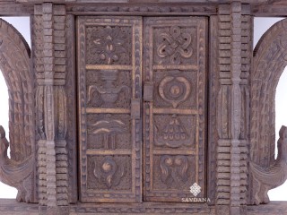 BTC23 Porte-Clés Porte Népalaise Astamangala