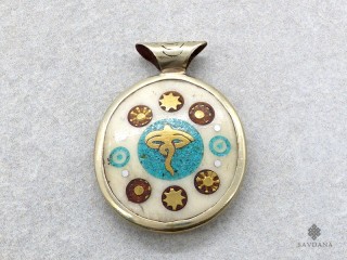 P116 Pendentif Tibétain Yeux de Bouddha Om Yin Yang