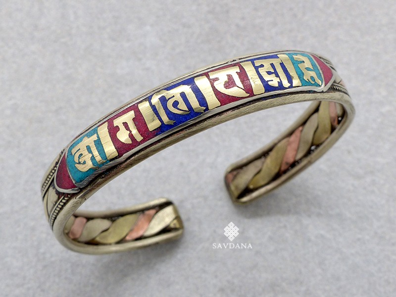 https://www.savdana.com/21596-thickbox_default/brd355-bracelet-tibetain-cuivre-laiton-metal-argente-mantra.jpg