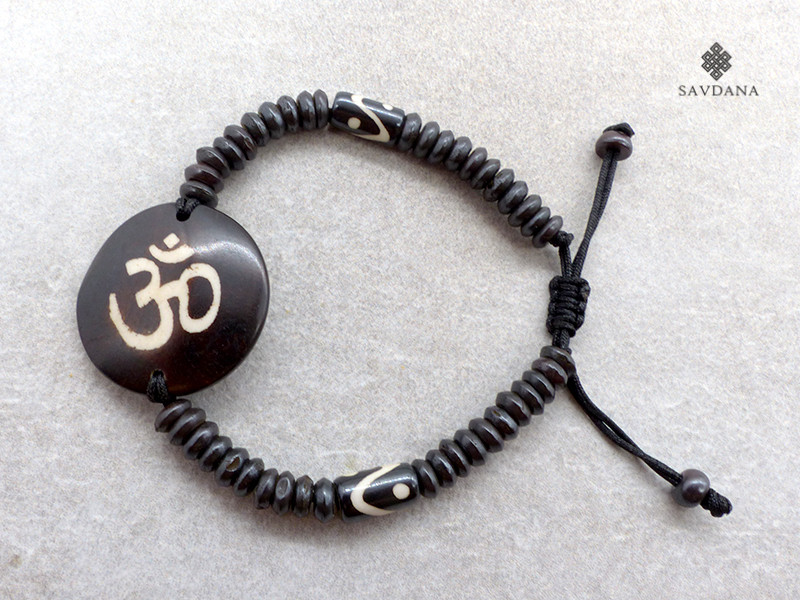 BrD75 Bracelet Tibétain Os de Buffle Om