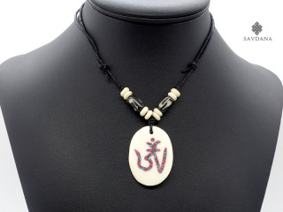 CD08 Collier Tibétain Om