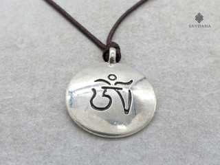 P134 Pendentif Tibétain Om...