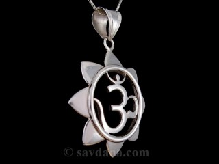 PA470 Pendentif Argent Massif Om