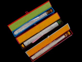Ens27 Lot de 3 Boites d'Encens Tibétain avec Support