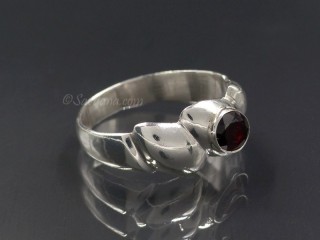 BA309 Bague Argent Massif Grenat. Taille 58