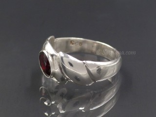 BA309 Bague Argent Massif Grenat. Taille 58
