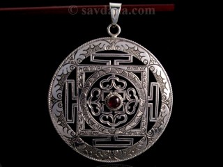 PA398 Pendentif Argent Massif Mandala Grenat