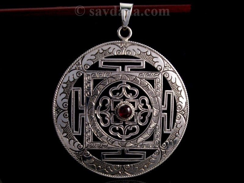 PA398 Pendentif Argent Massif Mandala Grenat