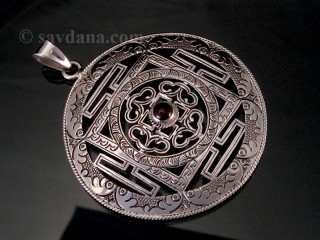 PA398 Pendentif Argent Massif Mandala Grenat